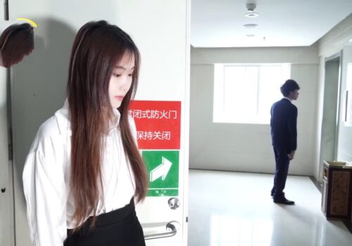 co-nhan-vien-gia-vo-ngu-say-cho-sep-du