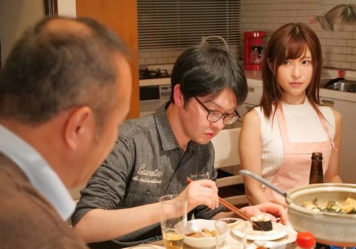 con-dau-bi-bo-chong-cuong-buc-khi-ngu-ben-chong